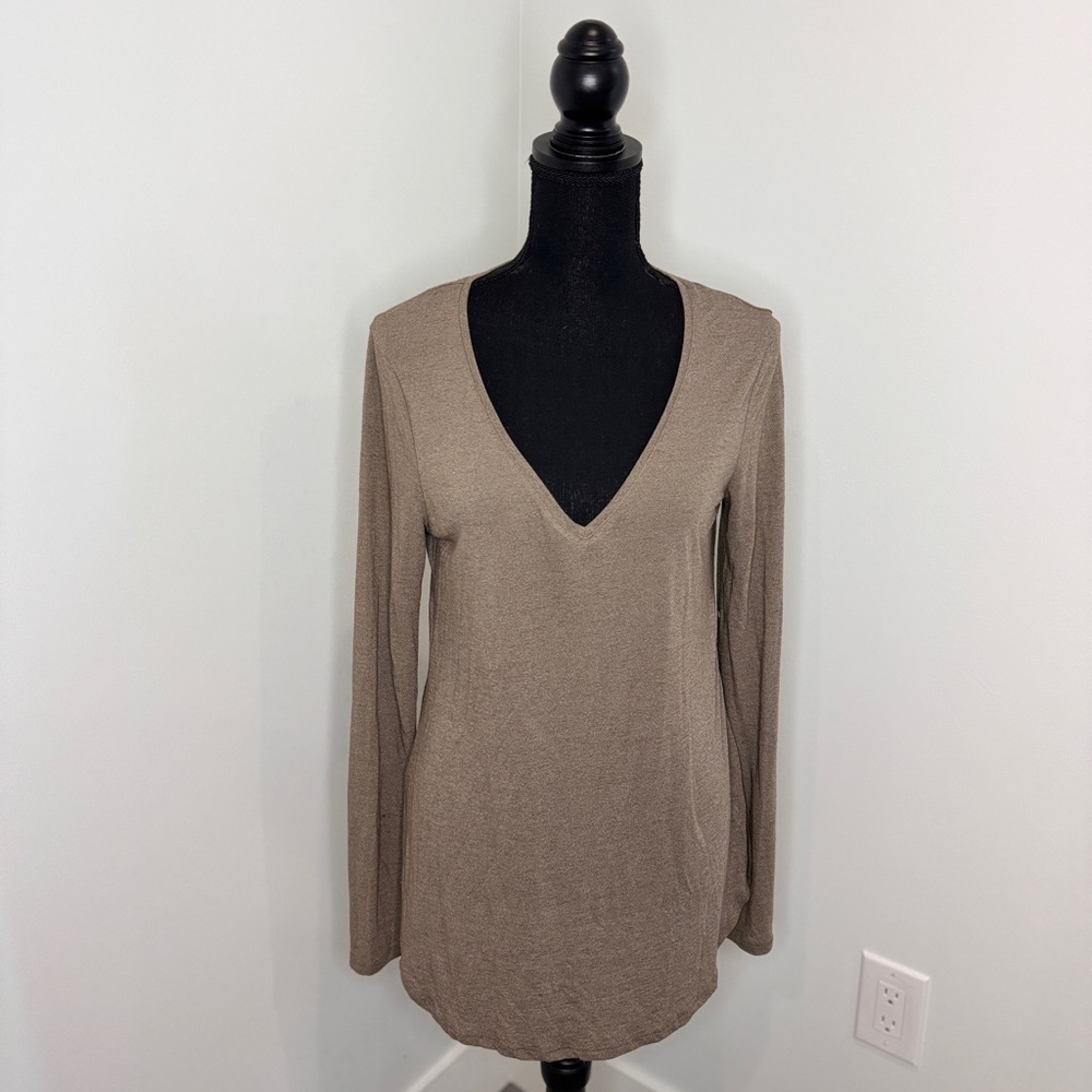 Mossimo V-Neck Long Sleeve Top (Medium) - Picture 2 of 7